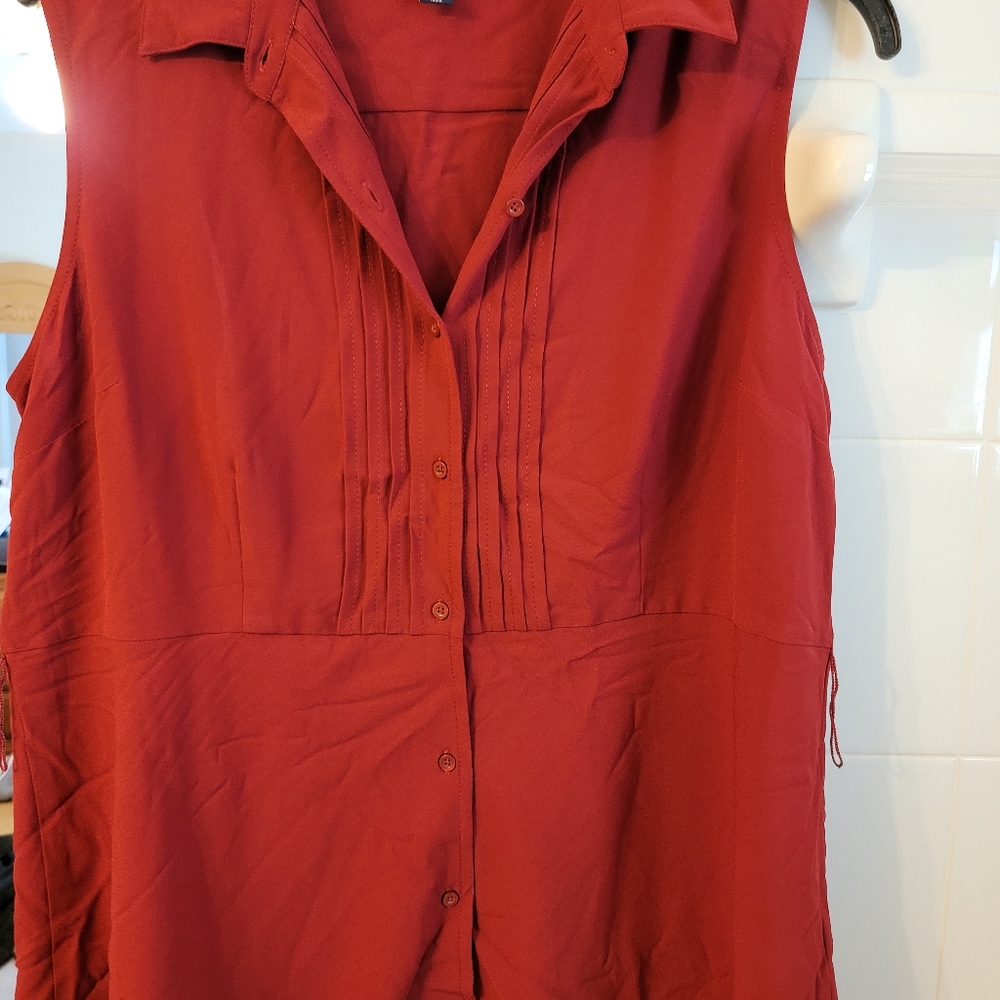 Tommy Hilfiger button down sleeveless shirt
